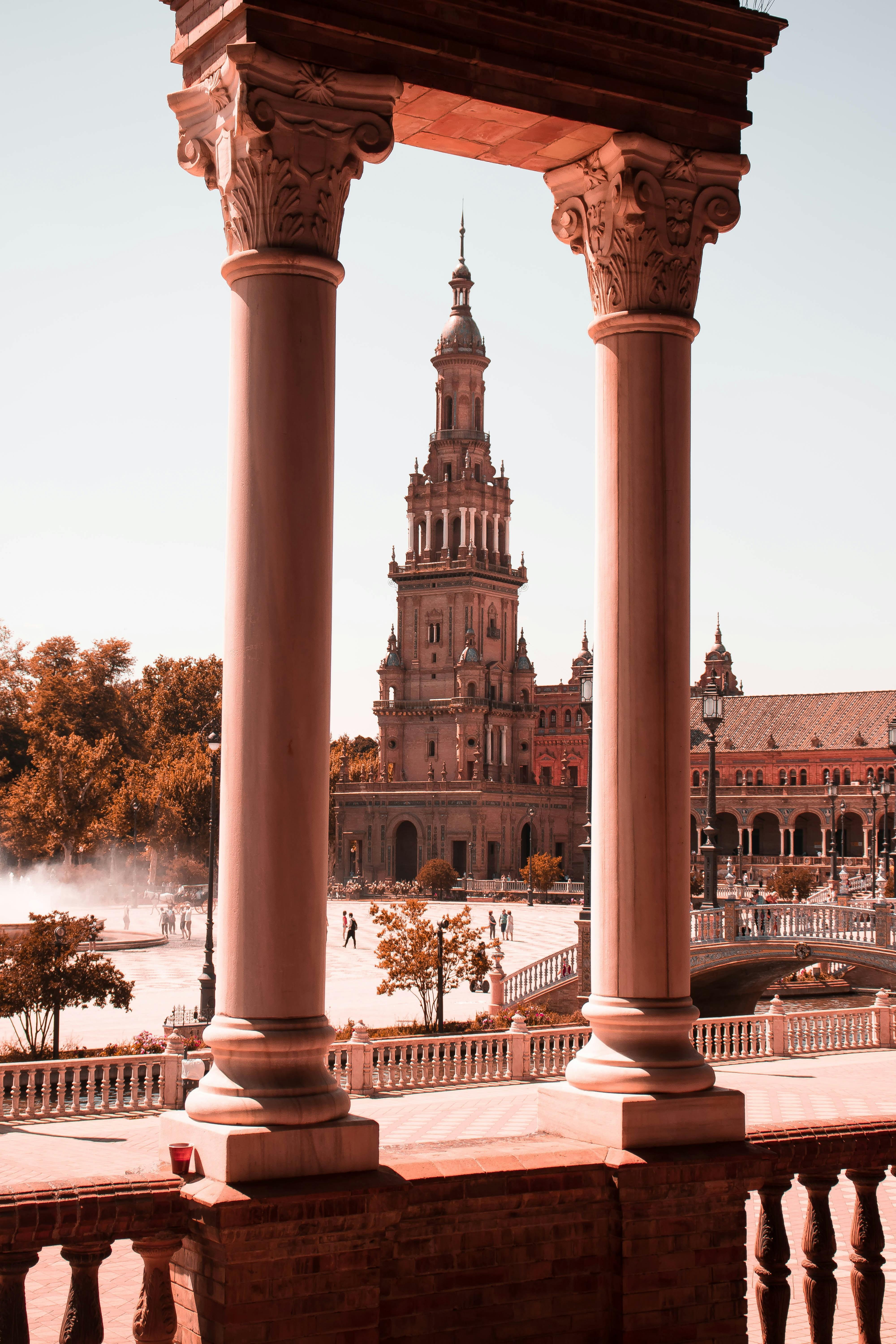 Descubre la Historia en la⁤ Plaza de‍ España y Su Encanto Colonial