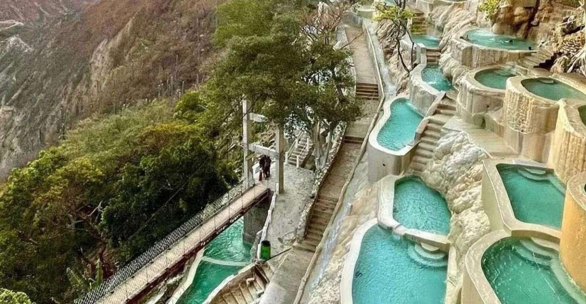 Grutas de ⁣Tolantongo: Oasis‍ de aguas termales